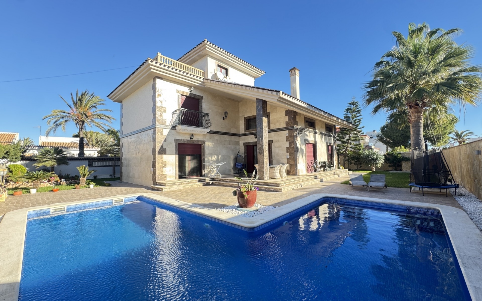 Resale - Villa - Cabo Roig