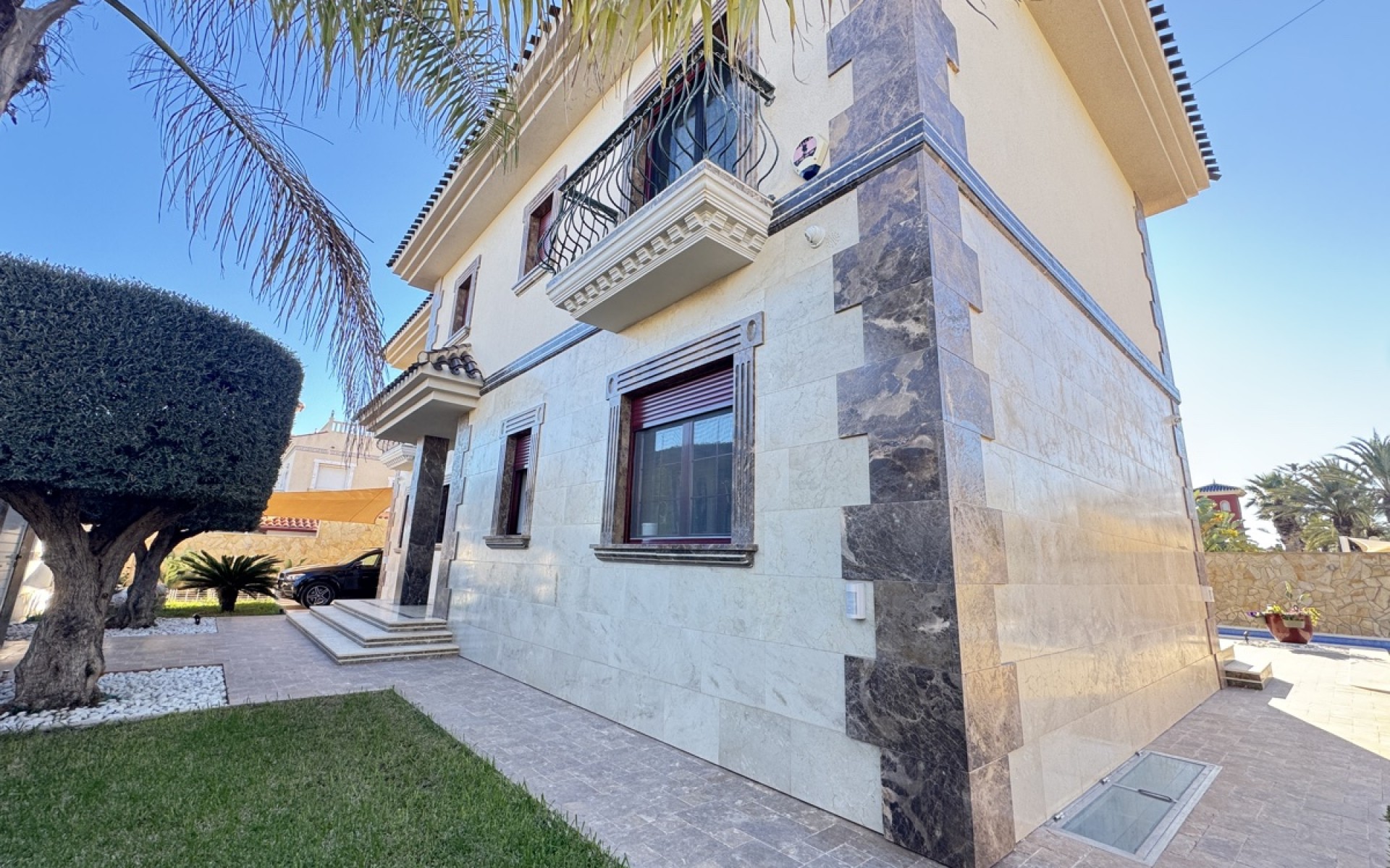 Resale - Villa - Cabo Roig