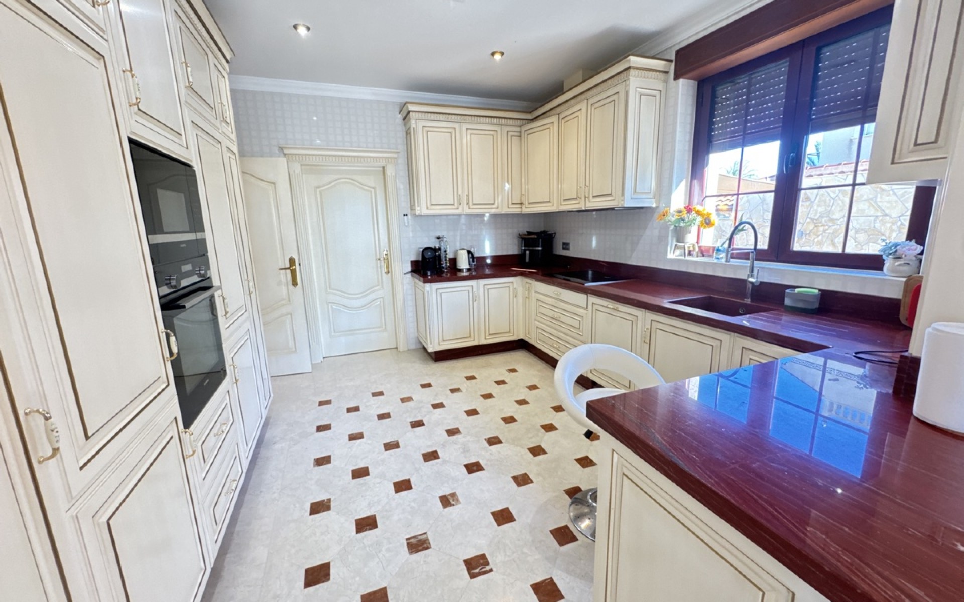 Resale - Villa - Cabo Roig