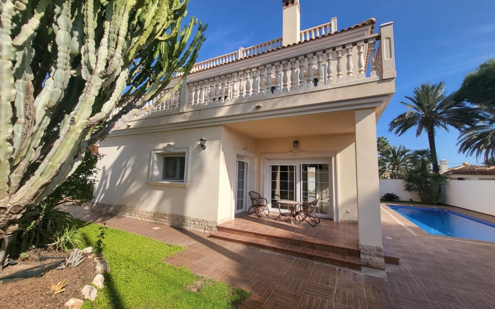 Resale - Villa - Cabo Roig