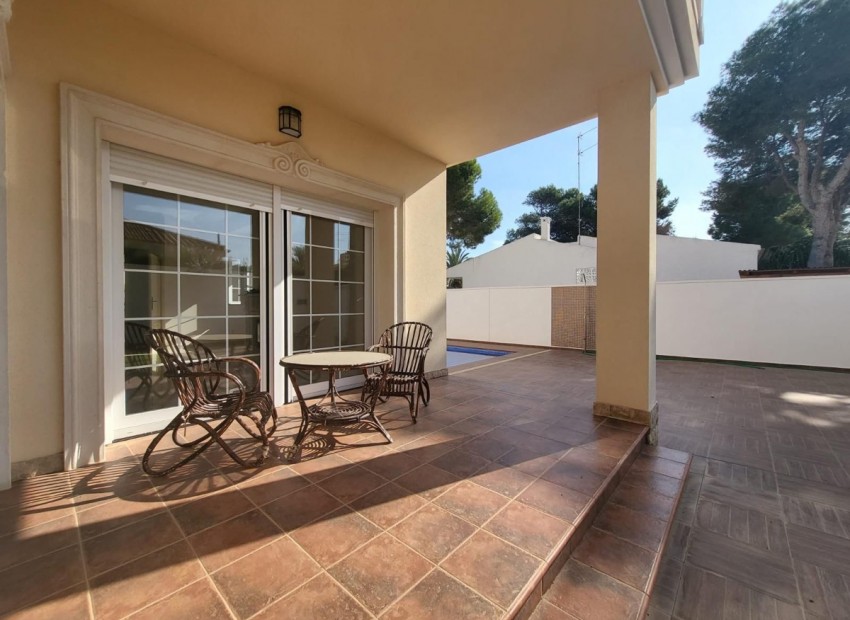 Resale - Villa - Cabo Roig