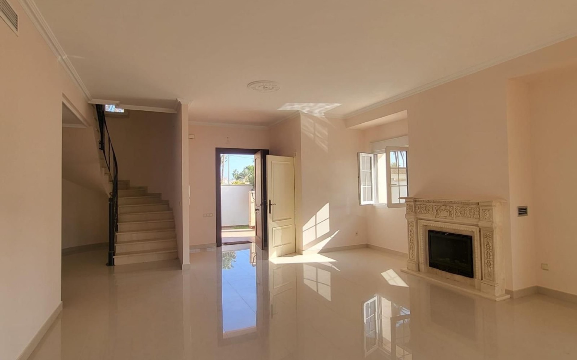 Resale - Villa - Cabo Roig