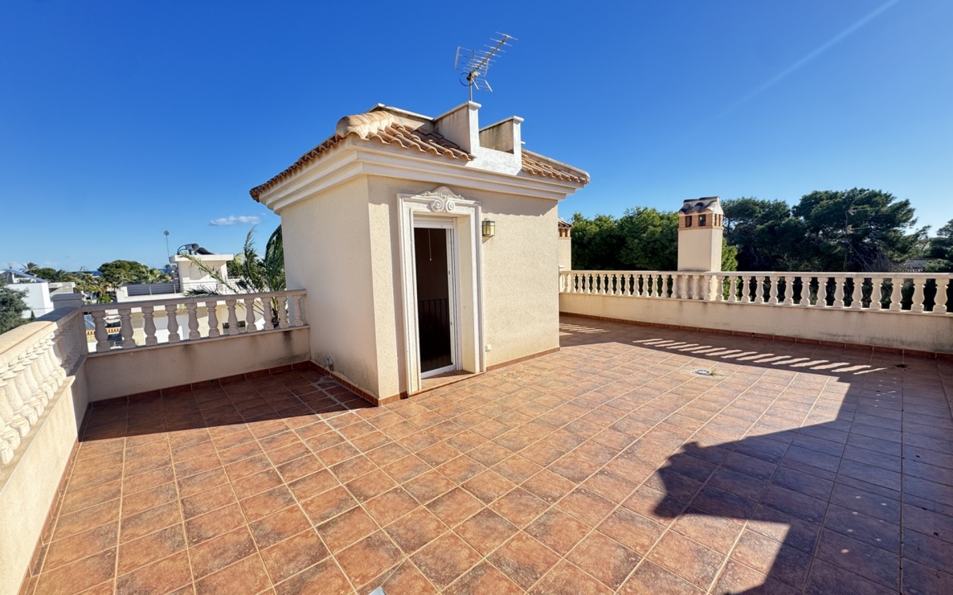 Resale - Villa - Cabo Roig