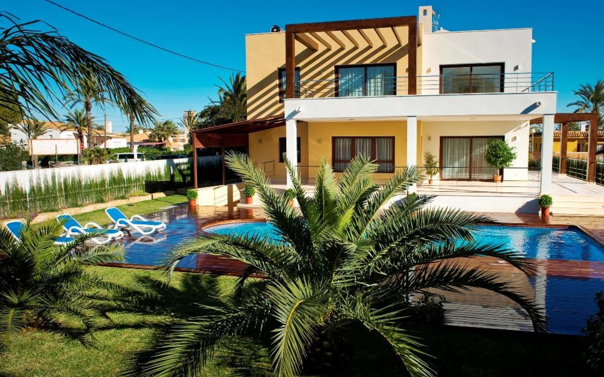 Resale - Villa - Cabo Roig