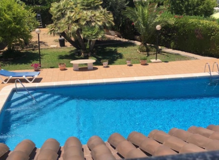 Resale - Villa - Cabo Roig