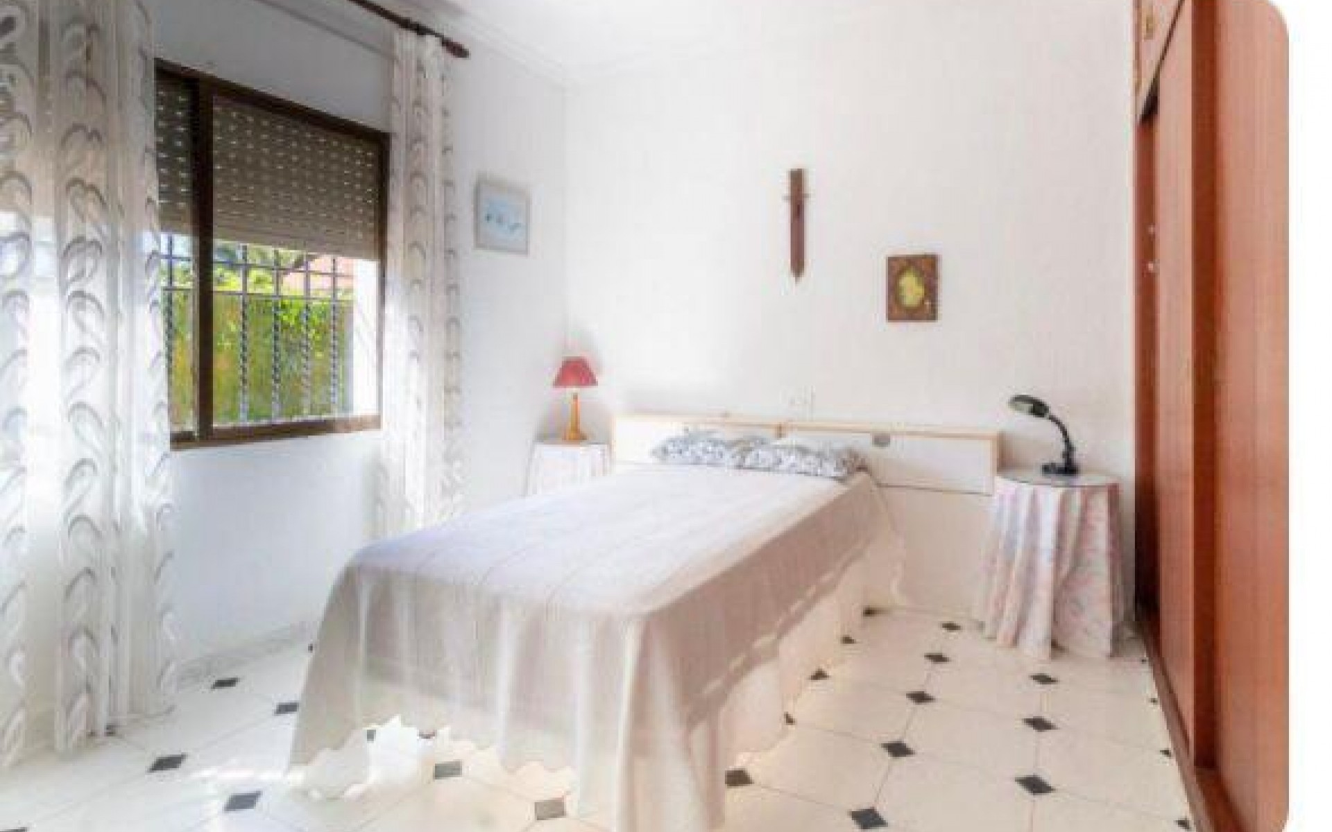 Resale - Villa - Cabo Roig