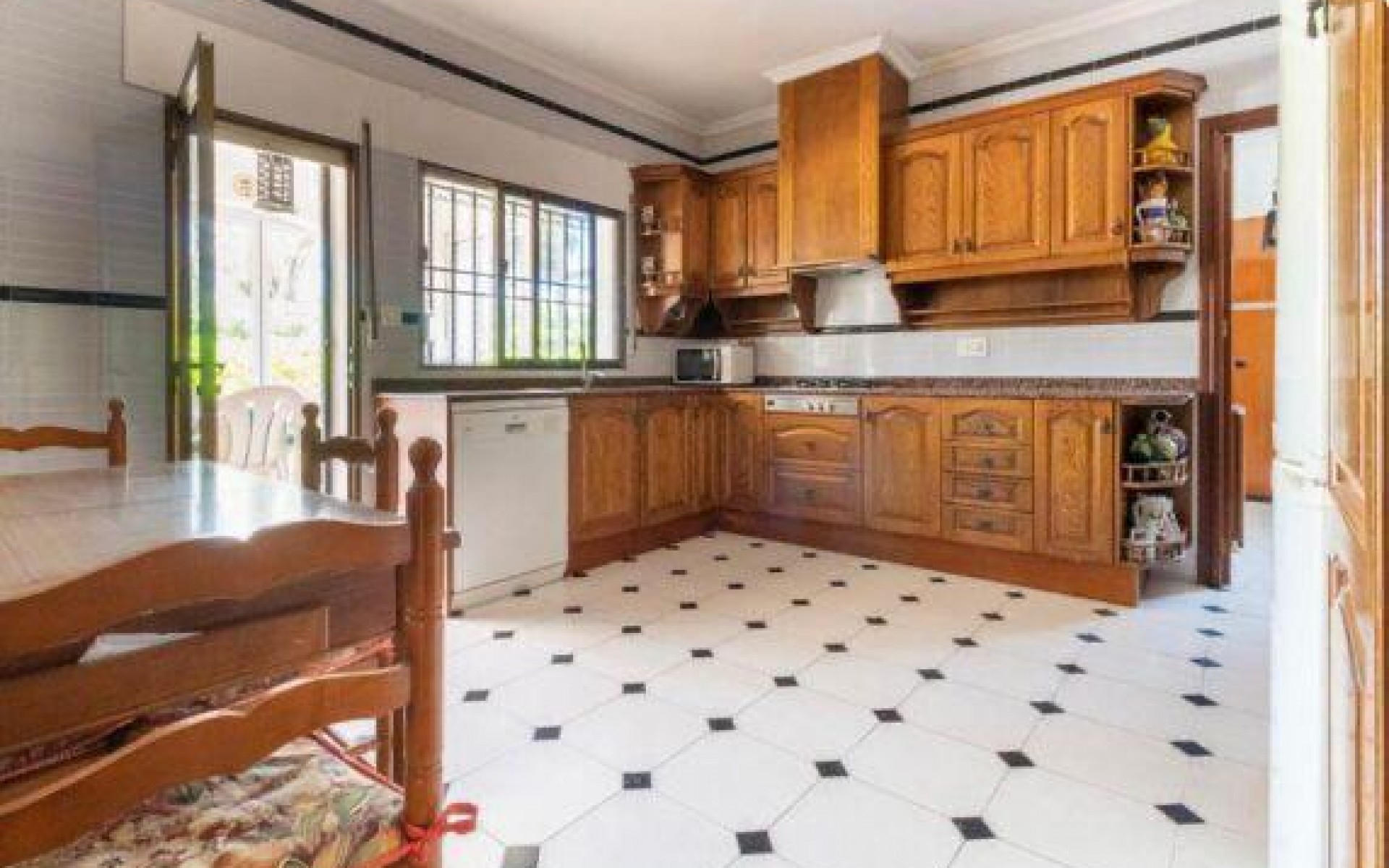 Resale - Villa - Cabo Roig