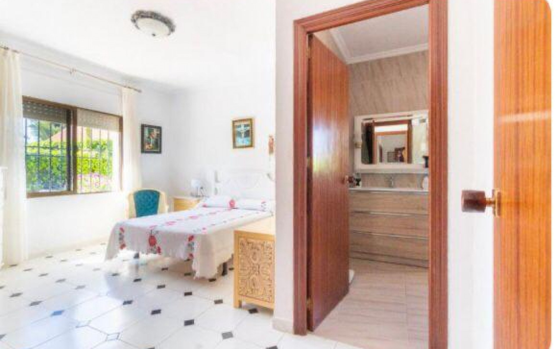 Resale - Villa - Cabo Roig