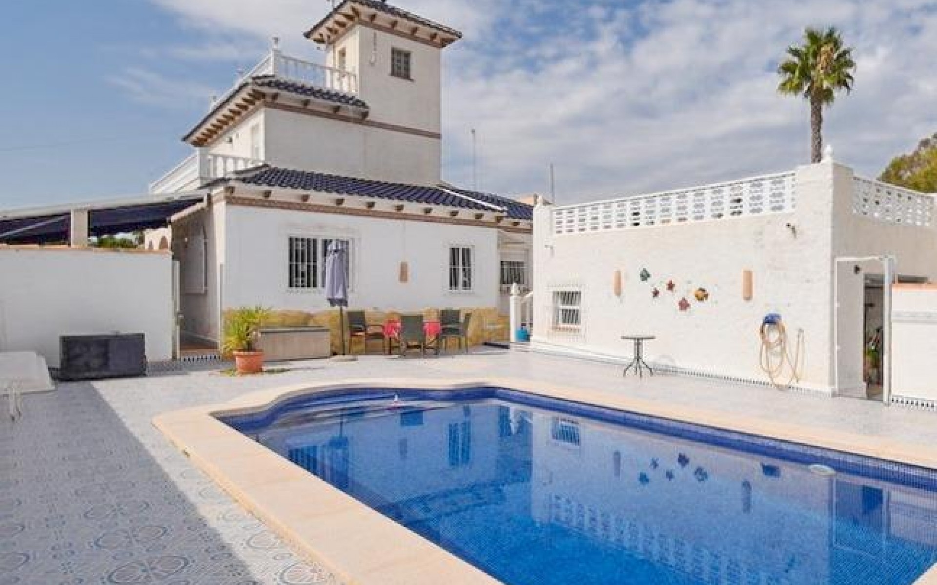 Resale - Villa - Cabo Roig