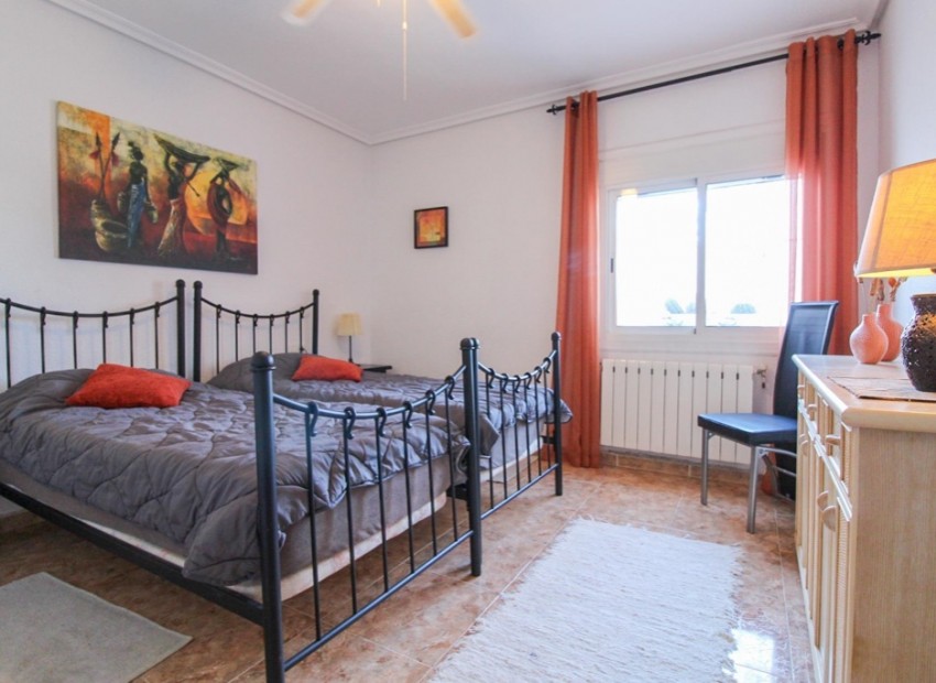 Resale - Villa - Cabo Roig