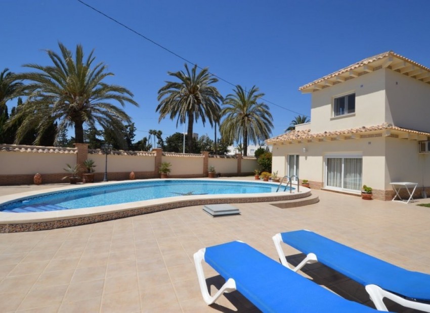 Resale - Villa - Cabo Roig