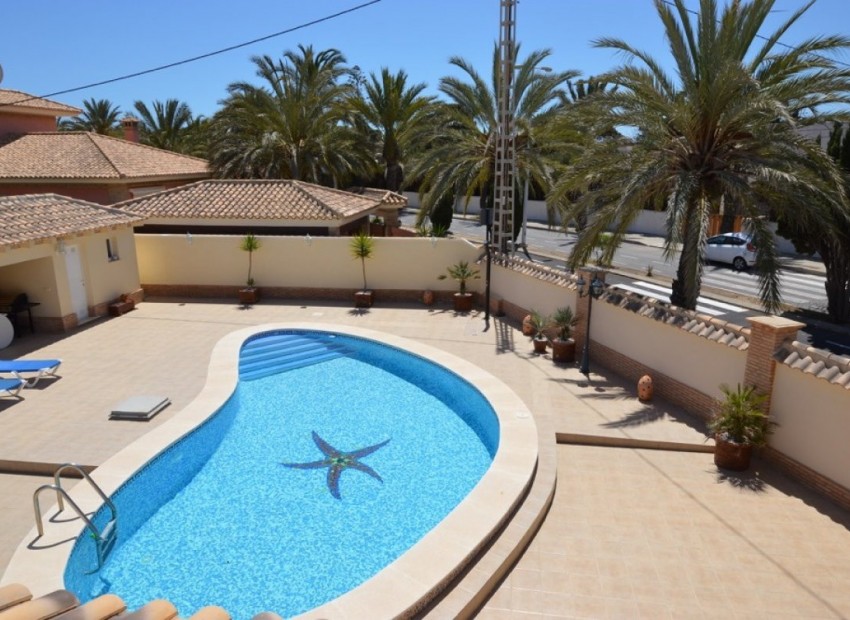 Resale - Villa - Cabo Roig
