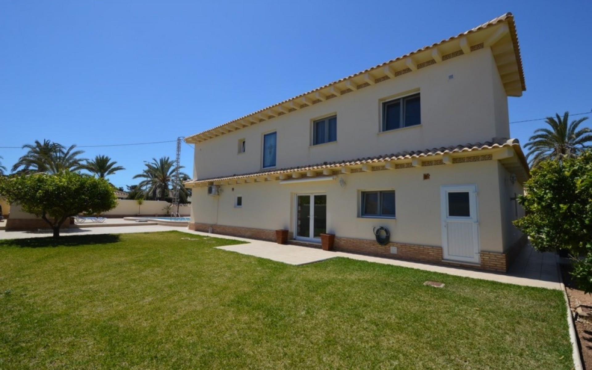 Resale - Villa - Cabo Roig