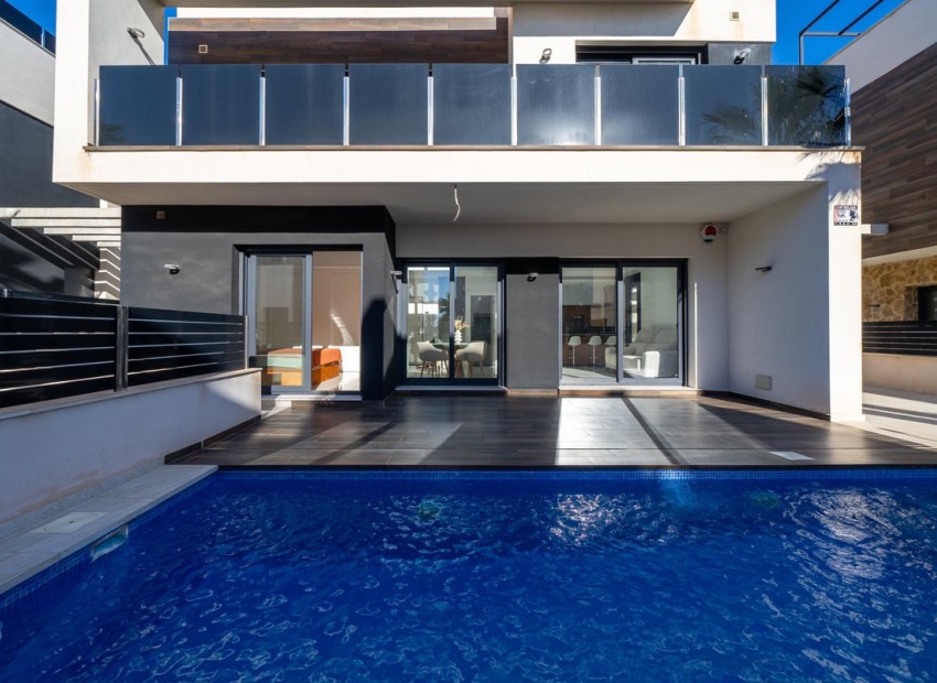 Resale - Villa - Cabo Roig