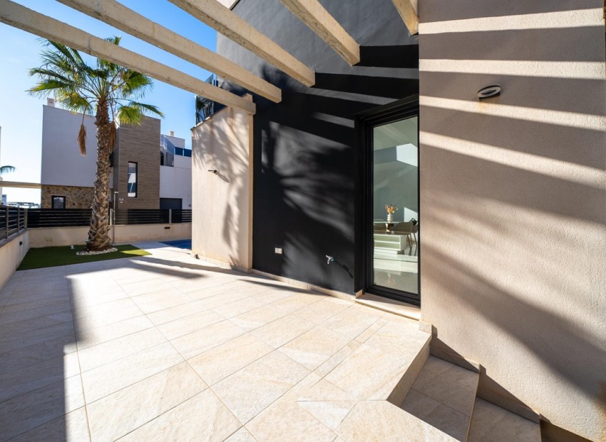 Resale - Villa - Cabo Roig