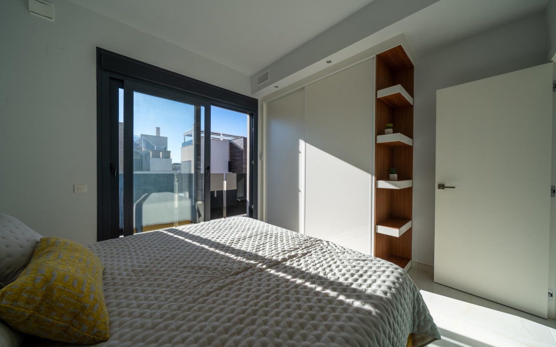 Resale - Villa - Cabo Roig