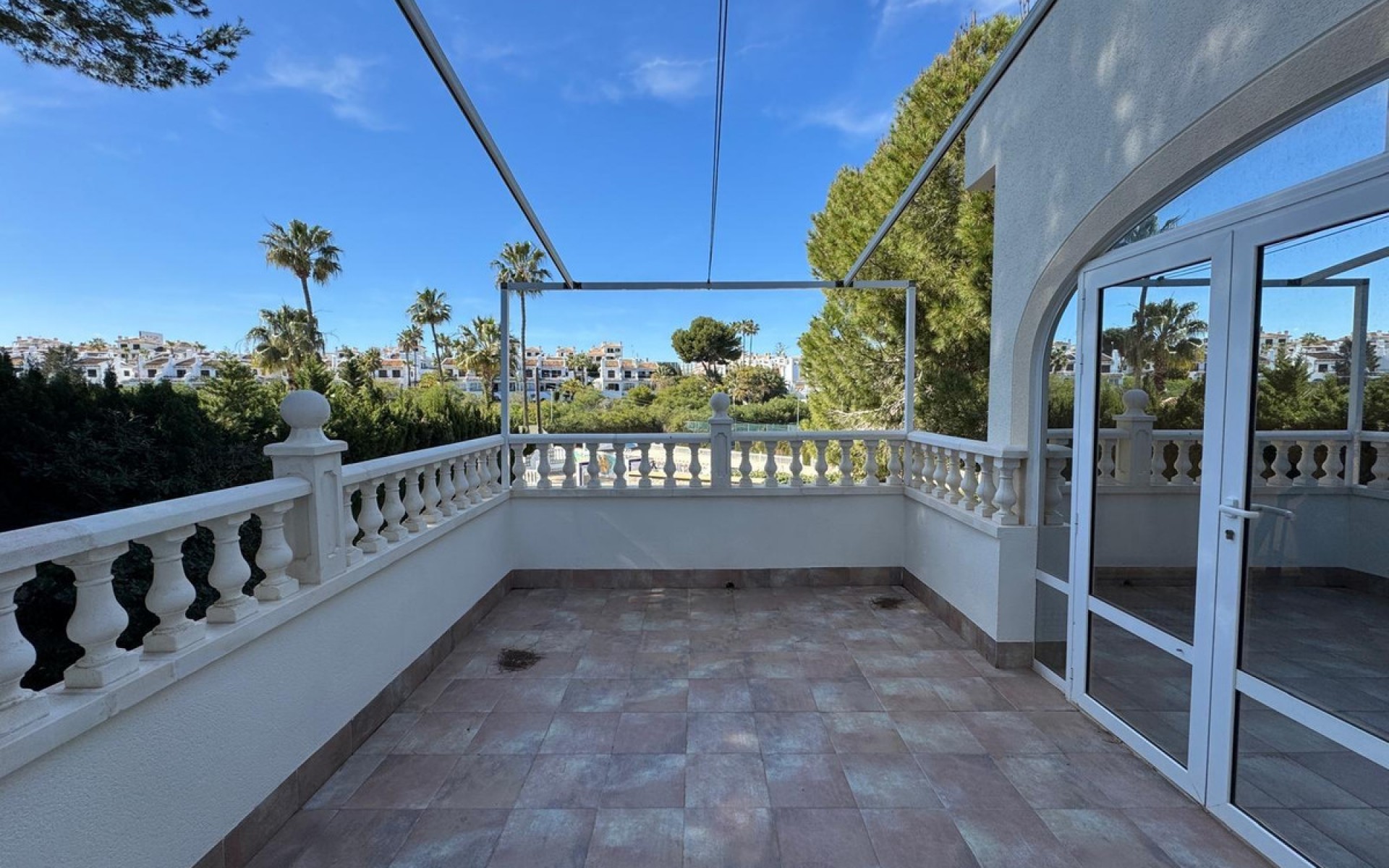 Resale - Villa - Cabo Roig