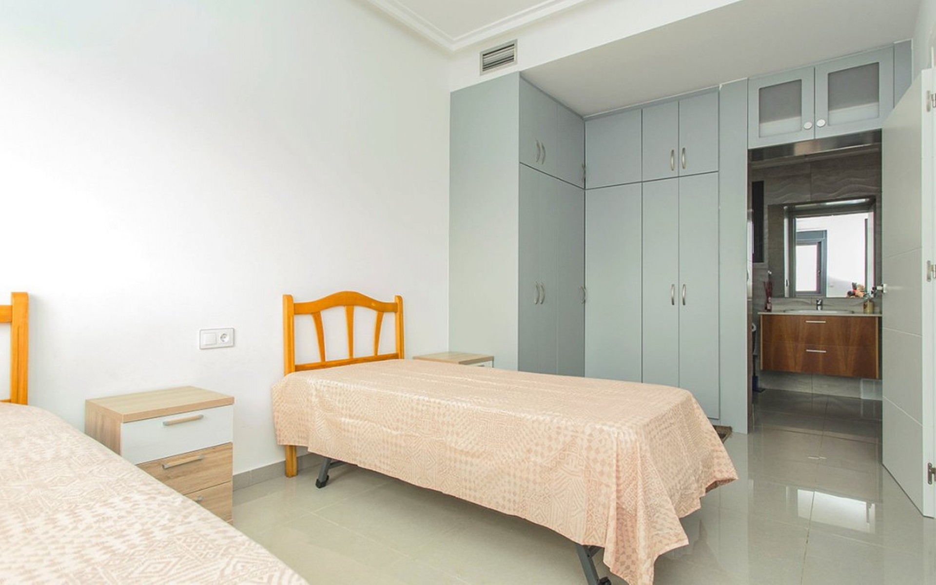 Resale - Villa - Cabo Roig