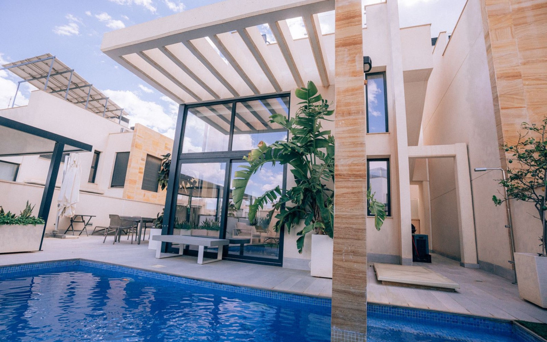 Resale - Villa - Cabo Roig