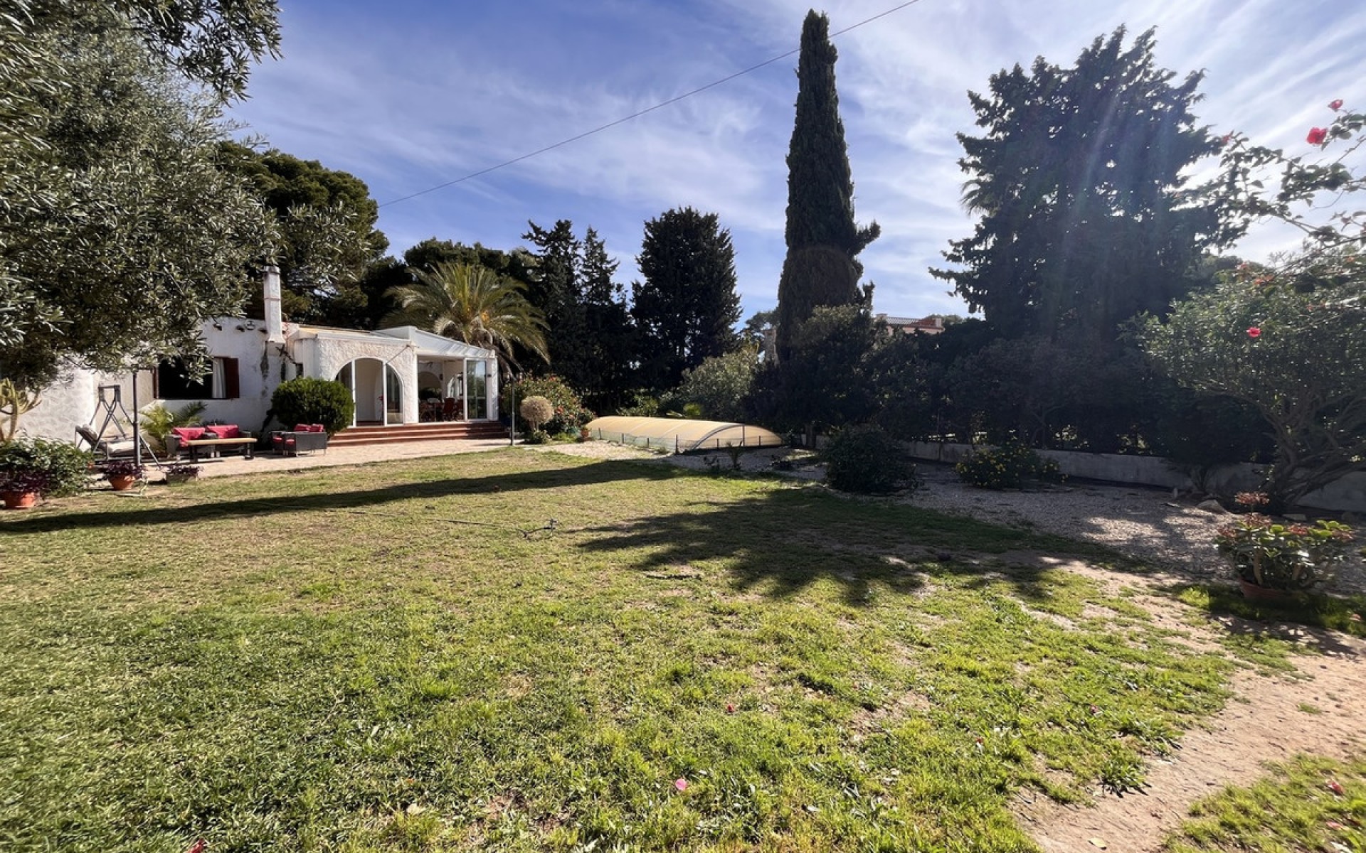 Resale - Villa - Cabo Roig