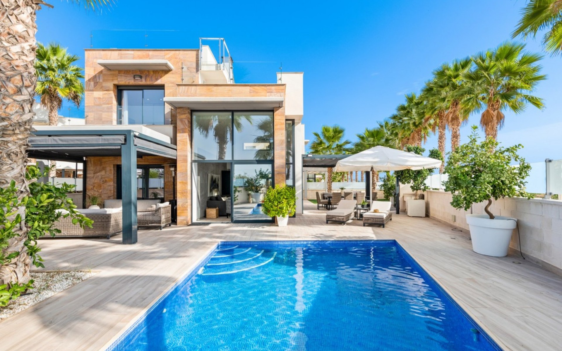Resale - Villa - Cabo Roig