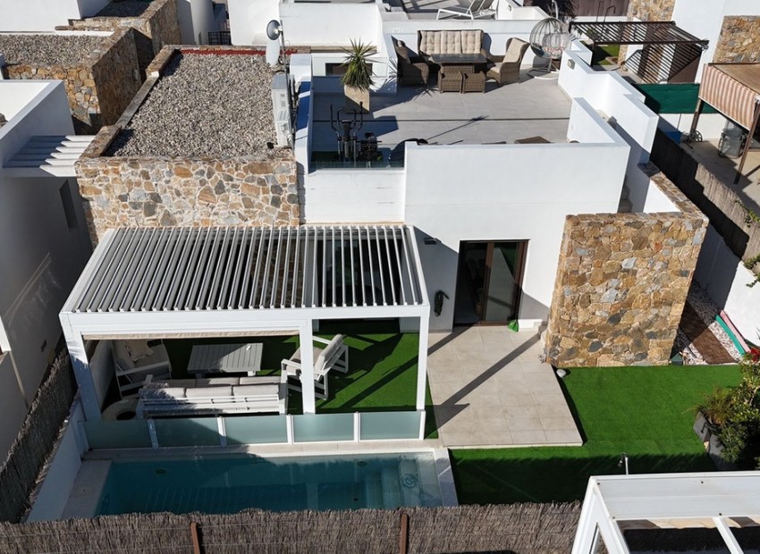 Resale - Villa - Cabo Roig