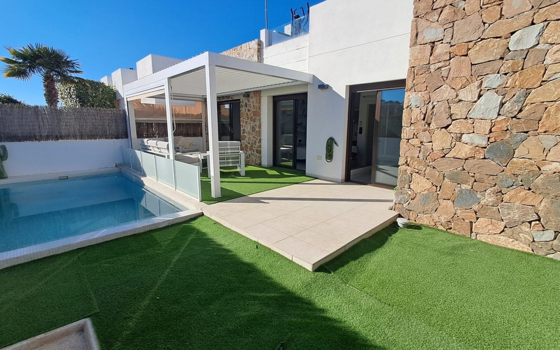 Resale - Villa - Cabo Roig