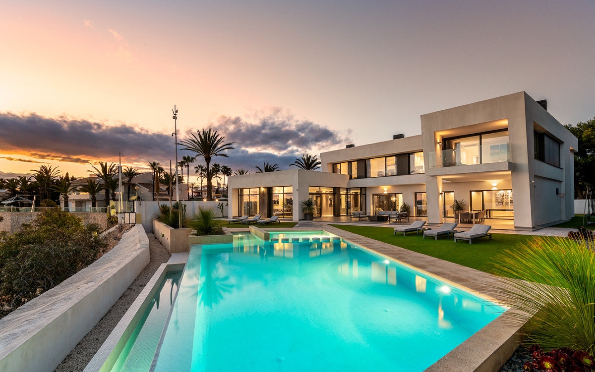 Resale - Villa - Cabo Roig