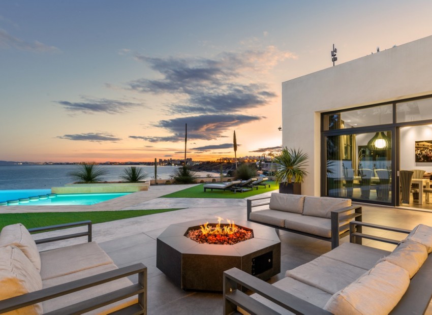 Resale - Villa - Cabo Roig