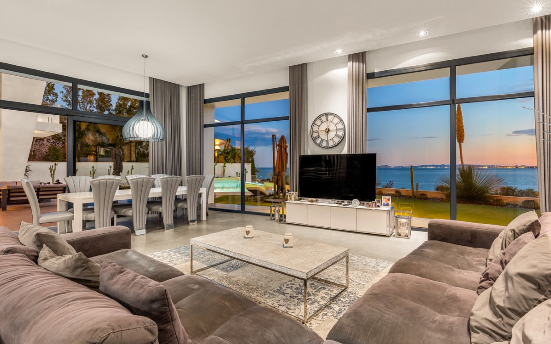 Resale - Villa - Cabo Roig