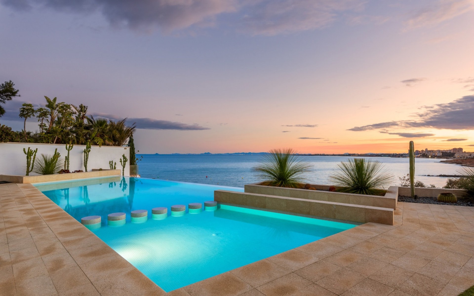 Resale - Villa - Cabo Roig