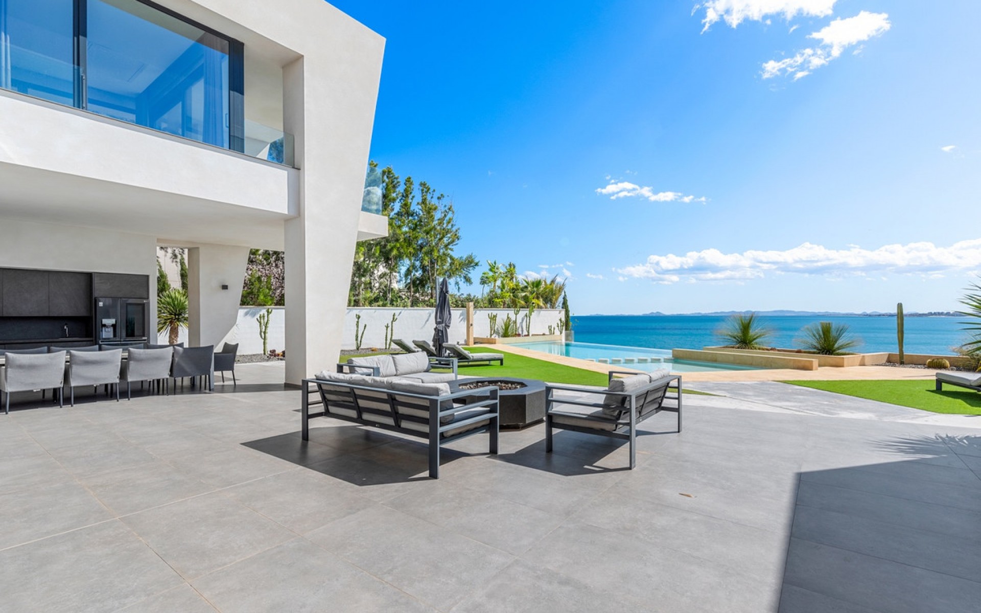 Resale - Villa - Cabo Roig