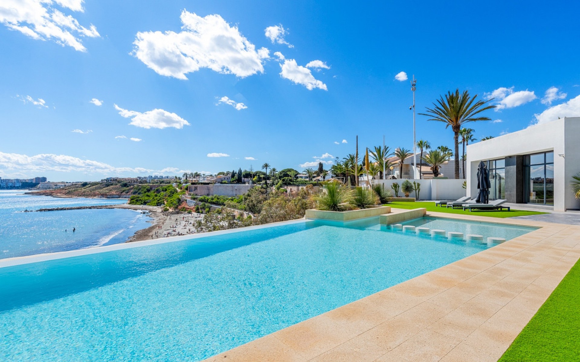 Resale - Villa - Cabo Roig