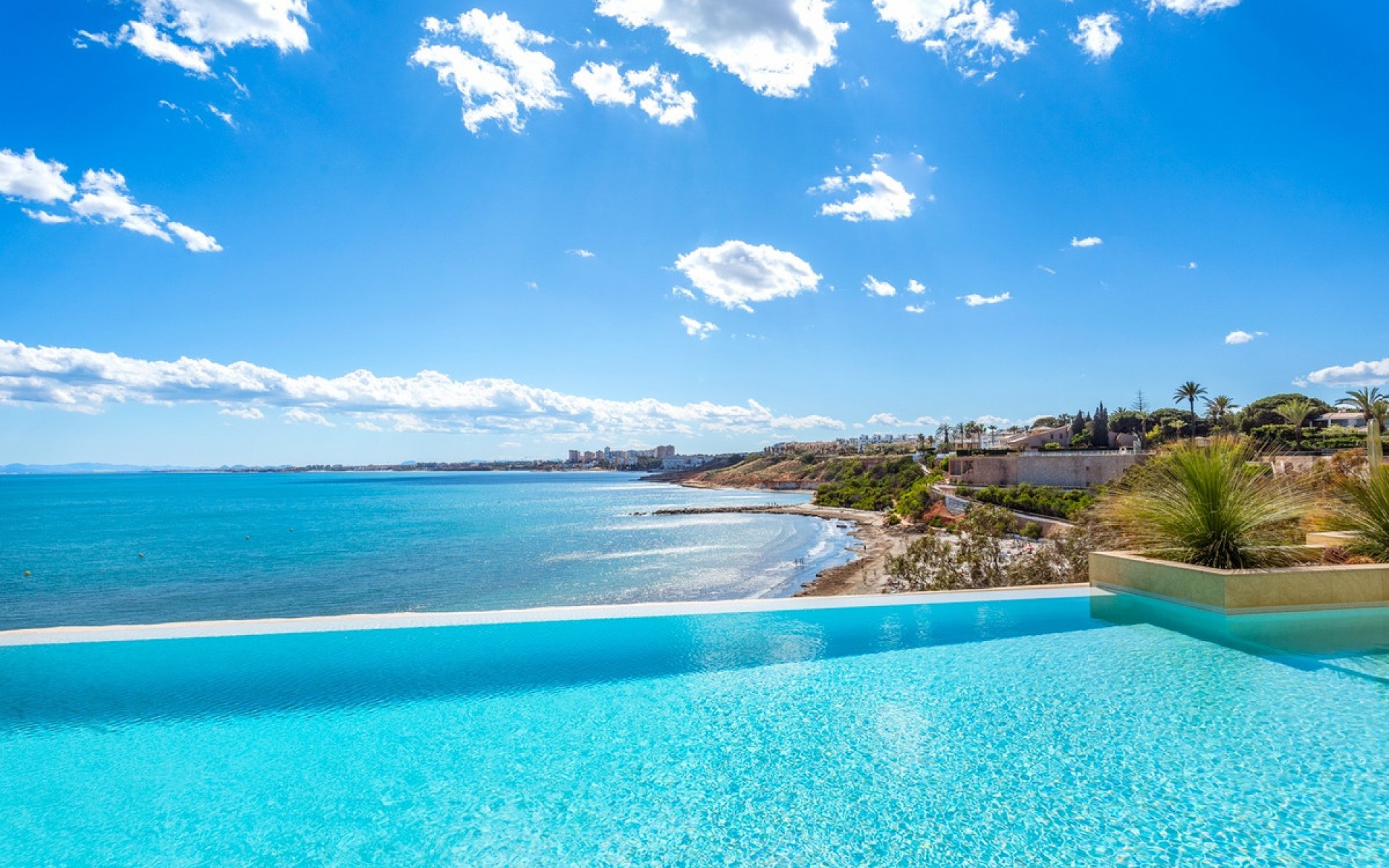 Resale - Villa - Cabo Roig