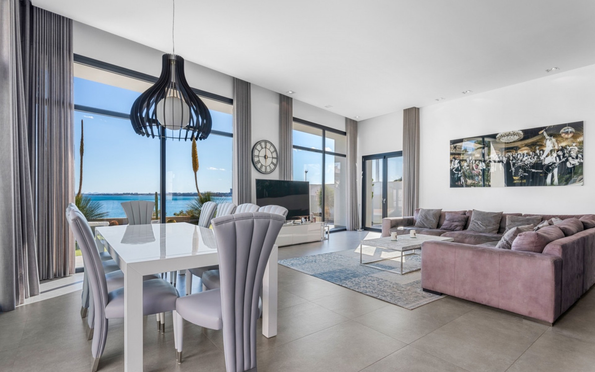 Resale - Villa - Cabo Roig