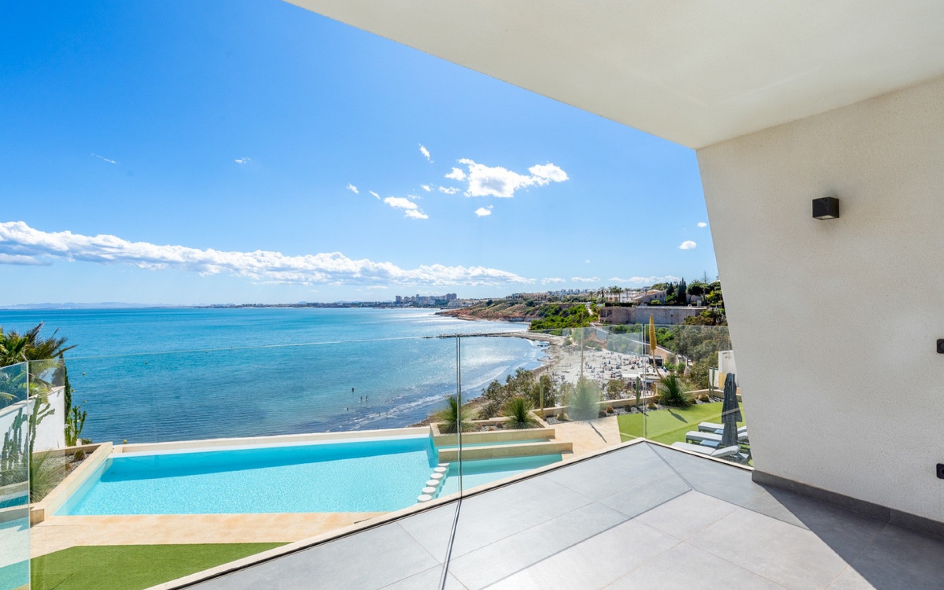 Resale - Villa - Cabo Roig
