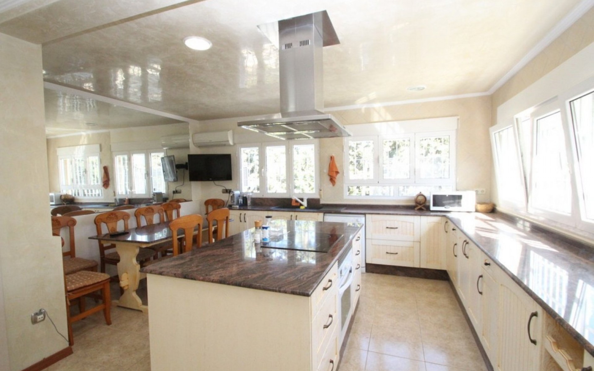 Resale - Villa - Cabo Roig