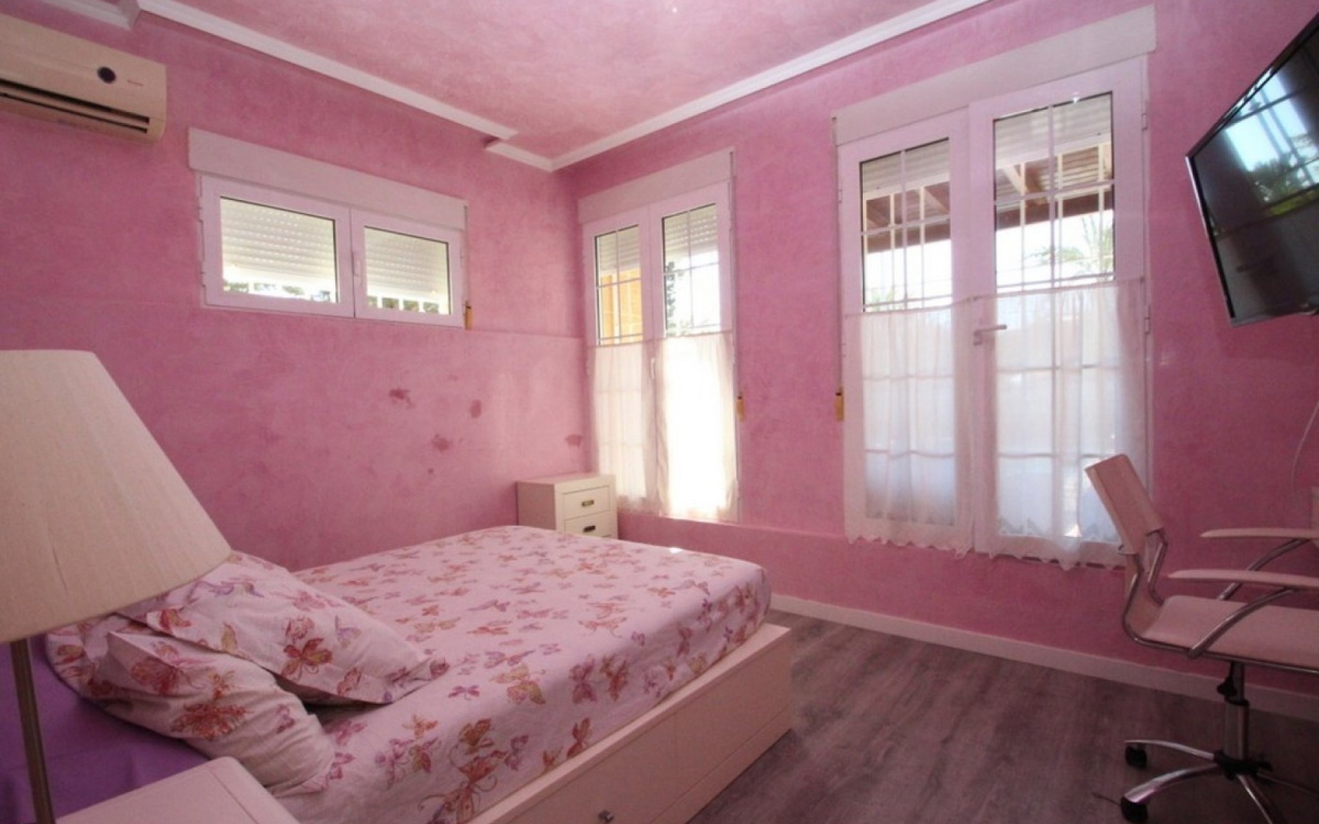 Resale - Villa - Cabo Roig