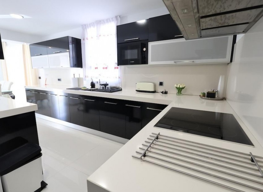 Resale - Villa - Cabo Roig