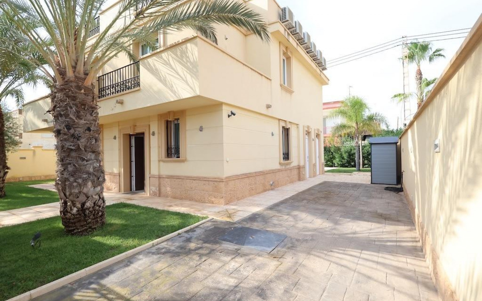 Resale - Villa - Cabo Roig