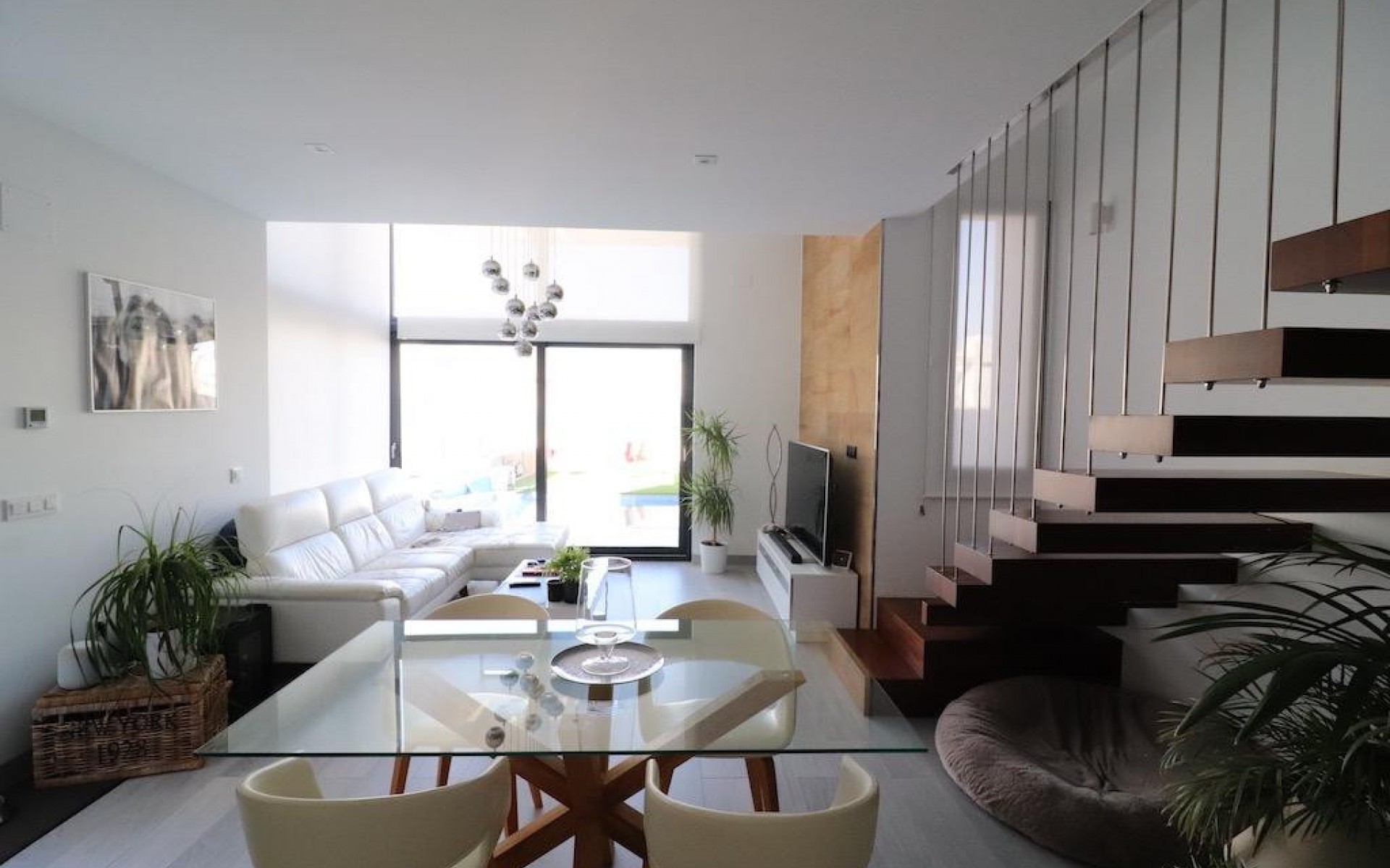 Resale - Villa - Cabo Roig