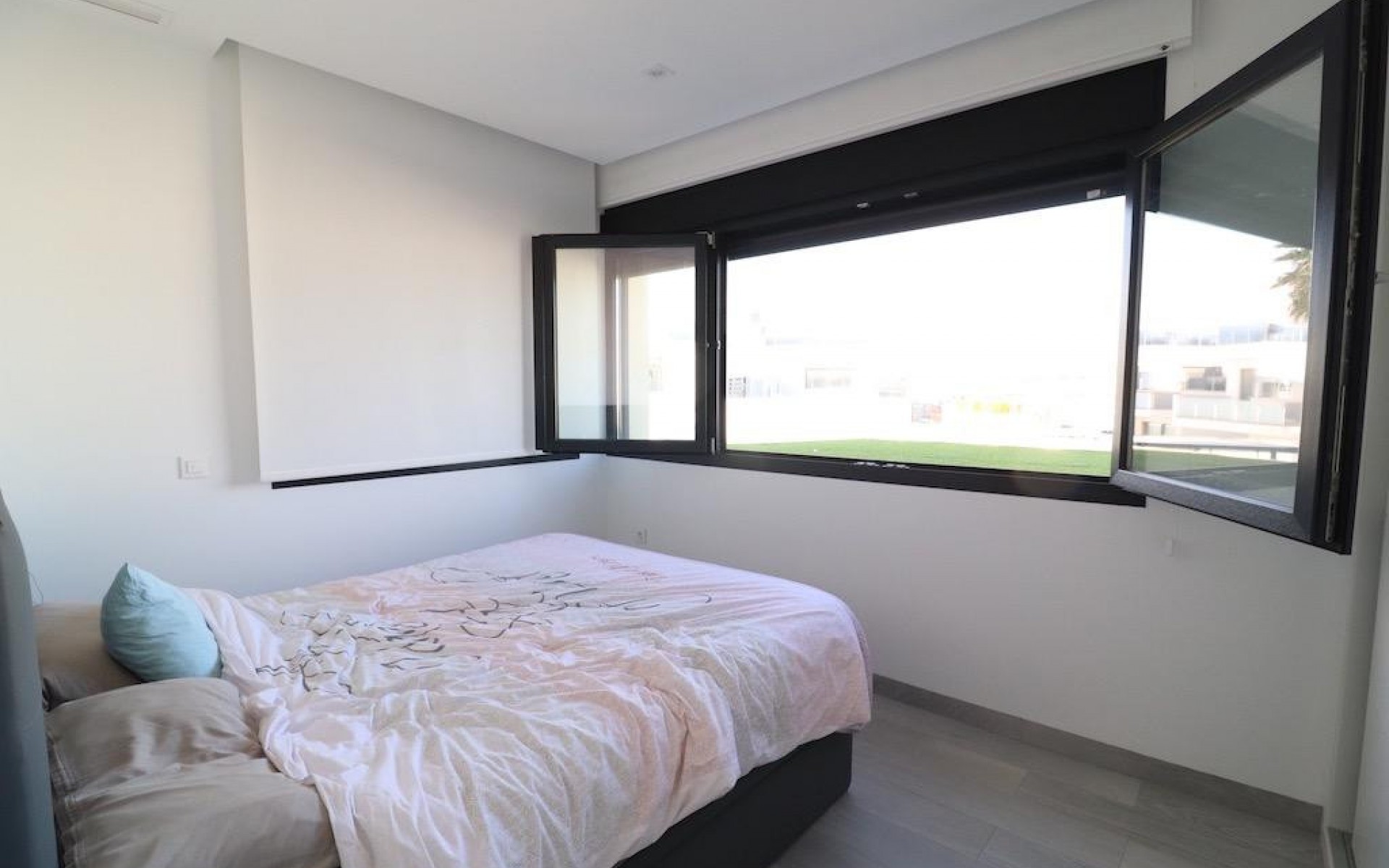 Resale - Villa - Cabo Roig