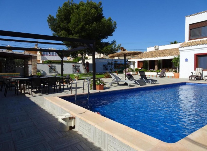 Resale - Villa - Cabo Roig