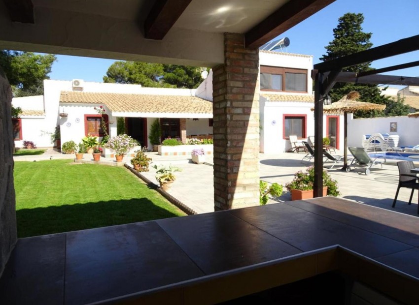 Resale - Villa - Cabo Roig