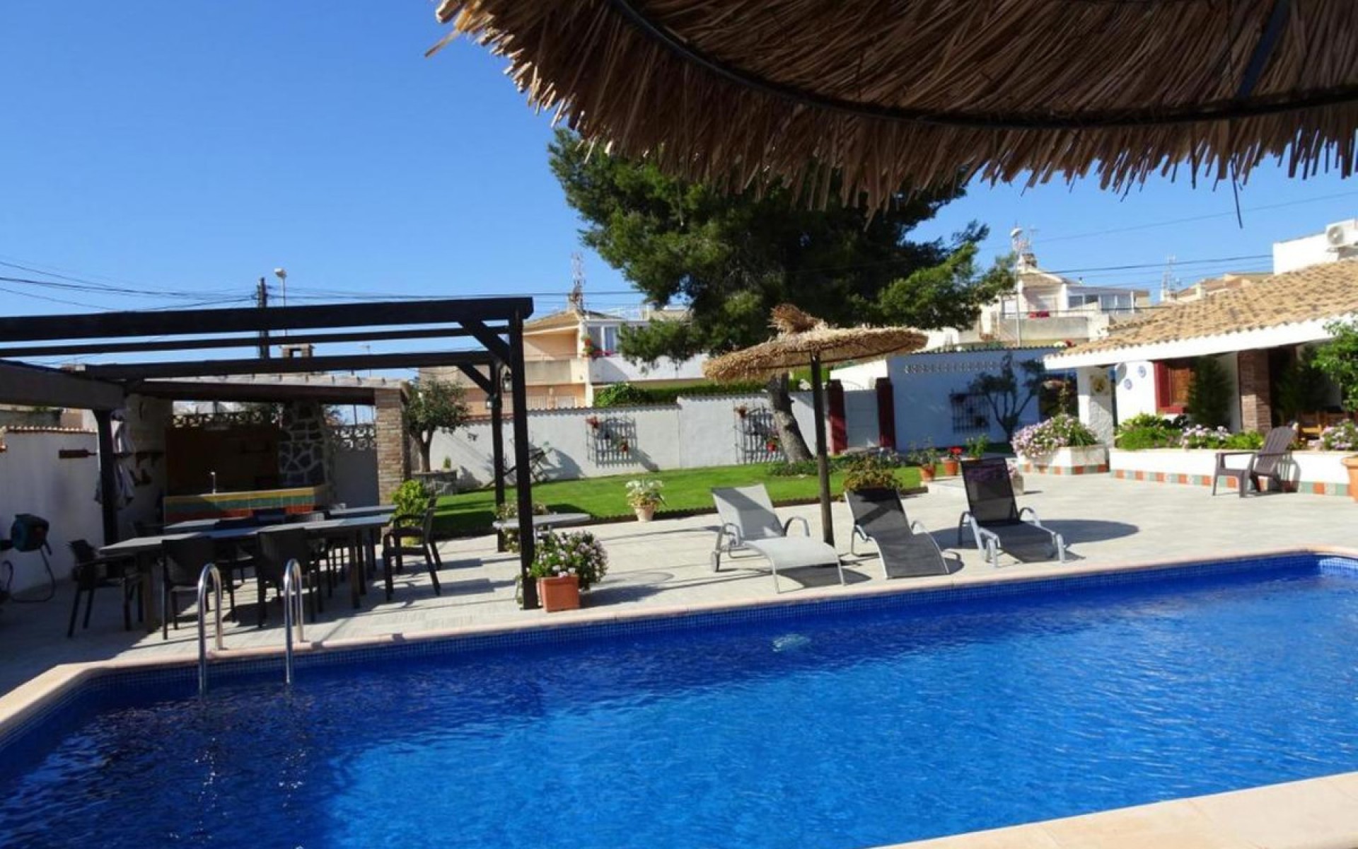 Resale - Villa - Cabo Roig