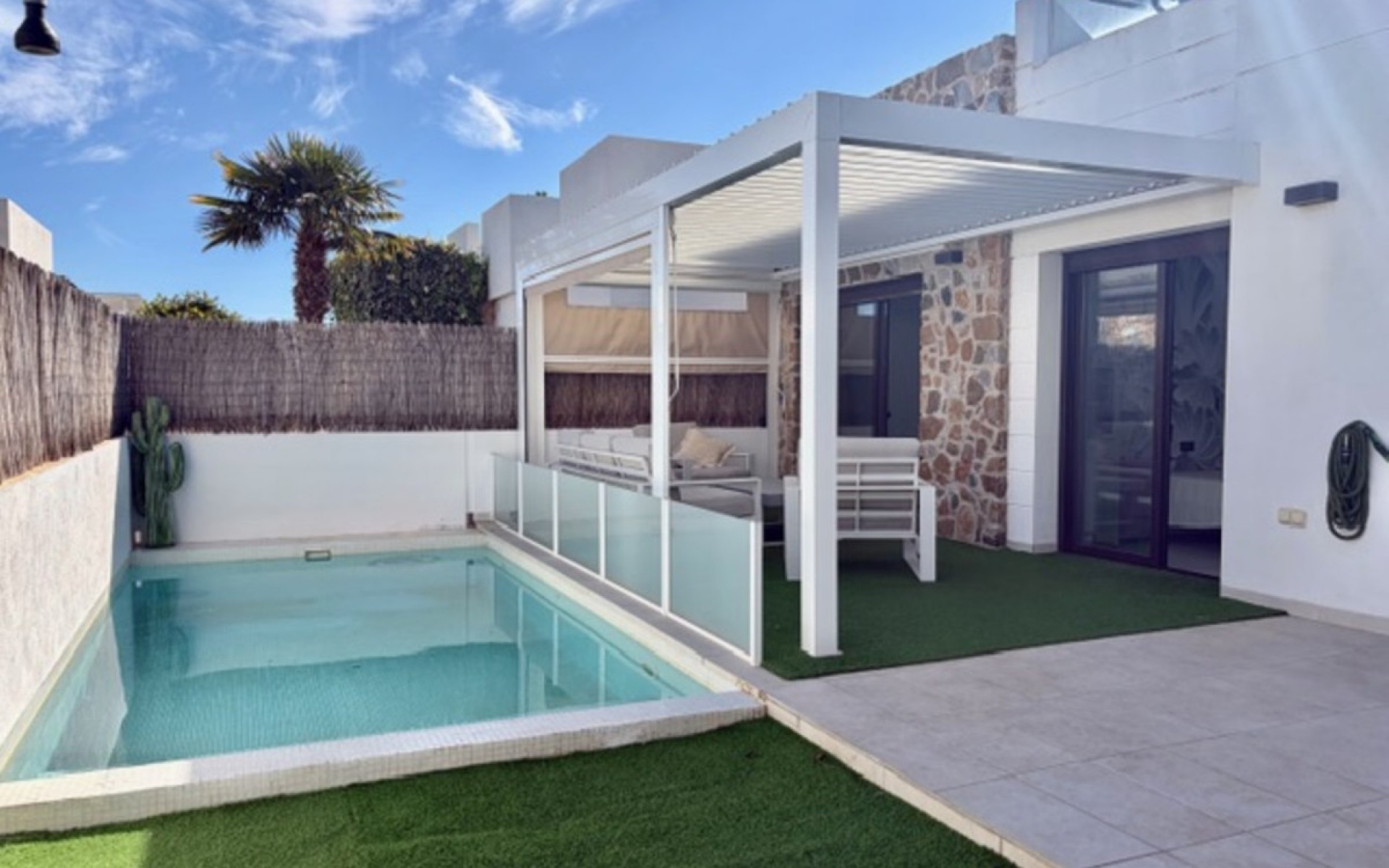 Resale - Villa - Cabo Roig