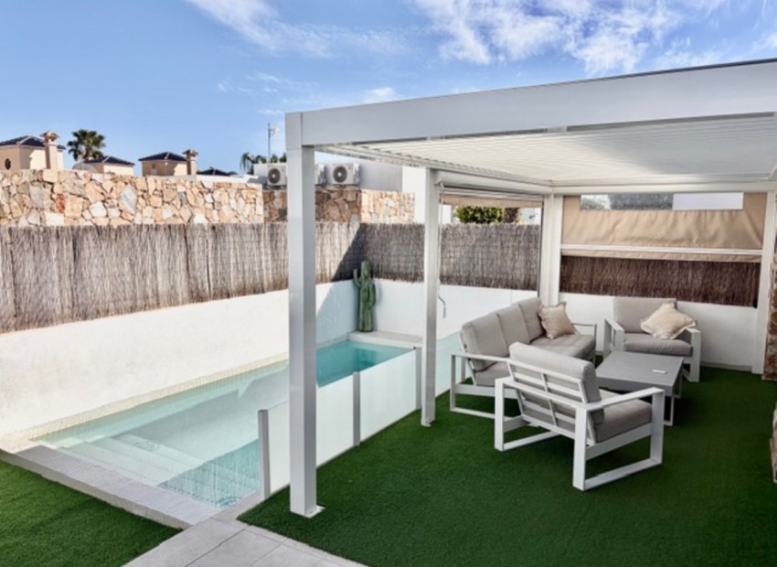 Resale - Villa - Cabo Roig