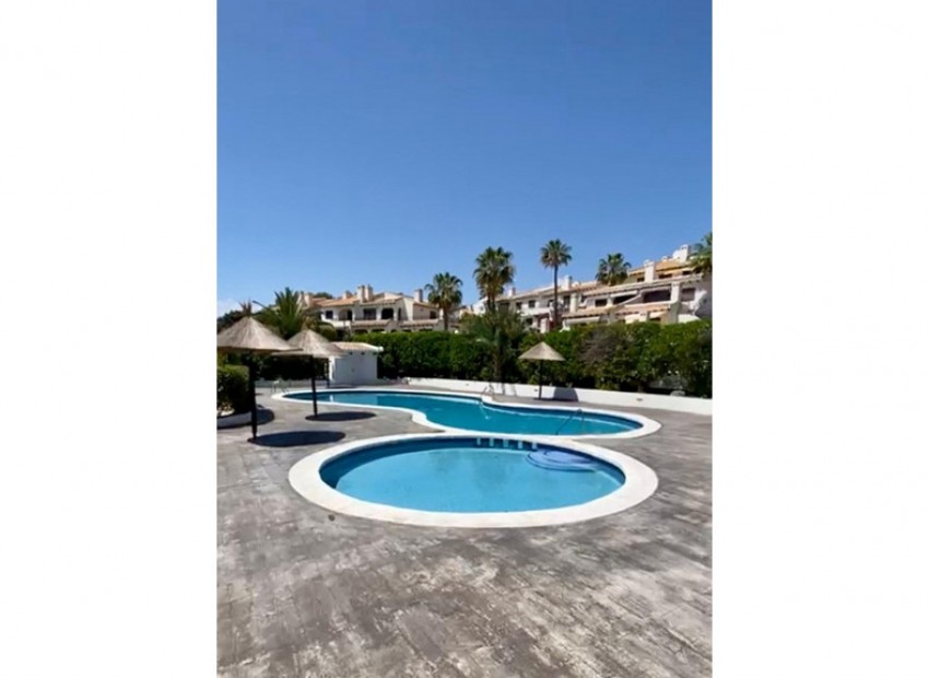 Resale - Villa - Cabo Roig