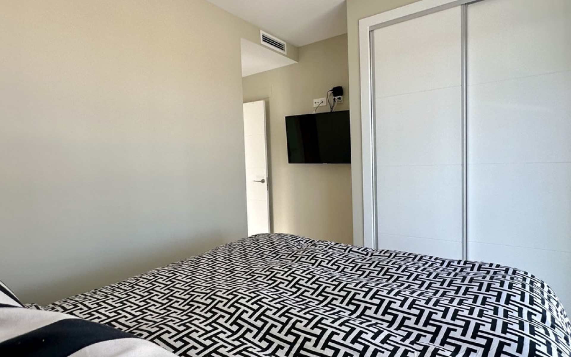 Resale - Villa - Cabo Roig