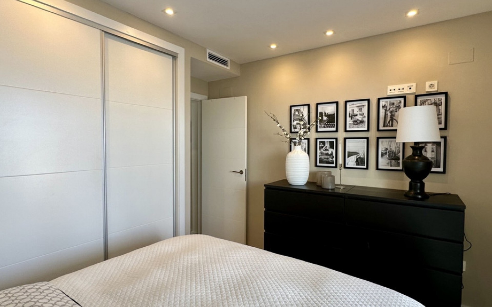 Resale - Villa - Cabo Roig